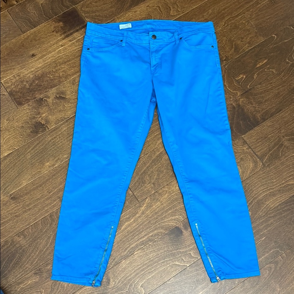 Women’s Legging Jeans with Ankle Zipper Detail - Picture 1 of 10